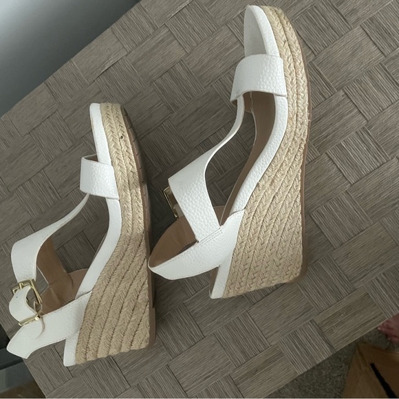 White wedge sandals. Kenneth Cole size 8 - Picture 2 of 4